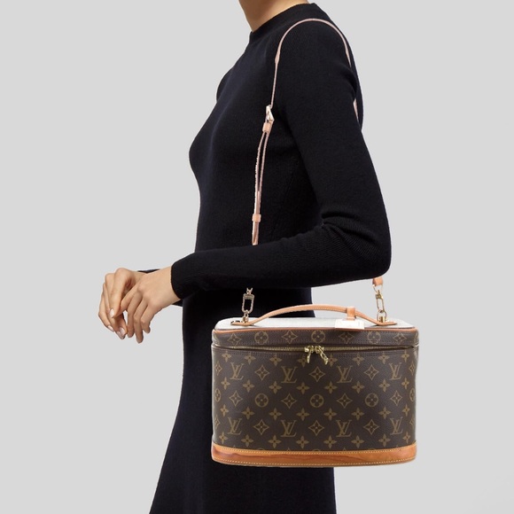 Vintage Louis Vuitton Monogram Nice Vanity cosmetic case with shoulder strap. - Picture 5 of 5